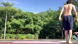 A Korean Japanese idol who masturbates with a mattress in the park!【Big dick】【Techno break】