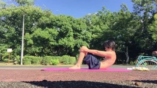 A Japanese idol who masturbates with a mattress in the park!【Techno break】【Black out】