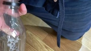 【おしっこ動画】20代の男の子がペットボトルにおしっこを注いでみた！【おしっこボトル】【尿】【放尿】【お漏らし】