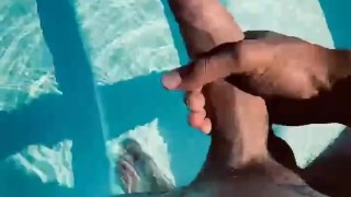 Pool party solo