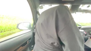 女子大生が彼シャツワンピースでノーパン買い物デート♡ホテルまで我慢できずにそのまま野外カーセックスで大量中出し♡RYO＆YUU♡素人カップル/パイパン/美少女/10代/野外露出/スタイル抜群/スマホ