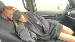 女子大生が彼シャツワンピースでノーパン買い物デート♡ホテルまで我慢できずにそのまま野外カーセックスで大量中出し♡RYO＆YUU♡素人カップル/パイパン/美少女/10代/野外露出/スタイル抜群/スマホ