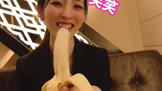 【Only Japanese subtitles】口でバナナにコンドーム付け♥YouTubeで隠してたフェラ部分丸見え版🍌