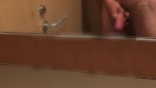 変態が上野の喫茶店でオナニーｗｗ