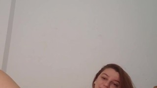 Bbw ruiva brasileira metendo seu brinquedo