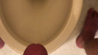 トイレでシコシコオナニー