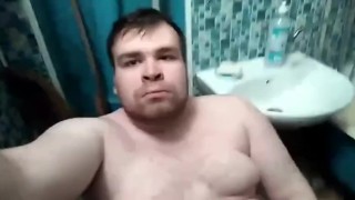 Артем сам себе дрочит ногами лижет ноги self suck autofellatio self footjob