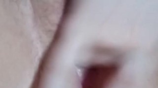 chubby girl fucking her wet pussy 