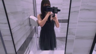 伪娘 // 内裤都不穿的骚货伪娘在公厕人前露出撸大棒