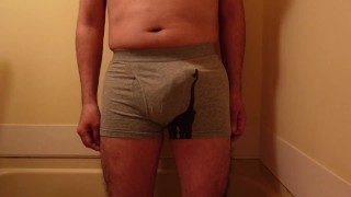 パンツを穿いたままおしっこをしてからシコシコして射精して見た！