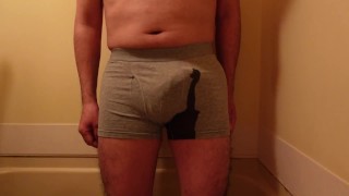 パンツを穿いたままおしっこをしてからシコシコして射精して見た！