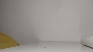 ESTE POLLÓN SE HACE LA PAJA Y SE VIENE CON MUCHA LECHE