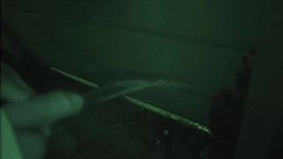 夜明け前に野外放尿