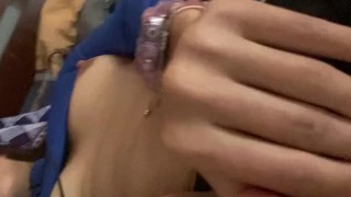 Colegiala no se aguanta las ganas y se masturba mientras esta en clases online