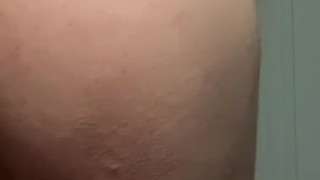 Qui me pénètre bien profond dans me petit cul de pute