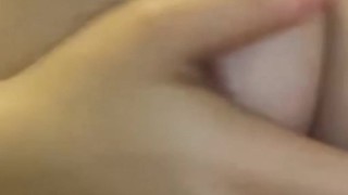 petite étudiante se doigte le cul sous la douche
