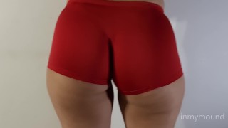 Puta Bucetuda ama mostrar o Capo De Fusca e Cameltoe de Shortinho apertado na xereca grande Depilada
