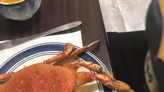 Eating crab
