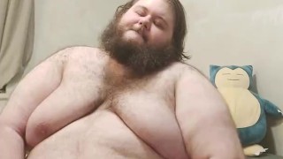 Massive 550lb Superchub jacks off
