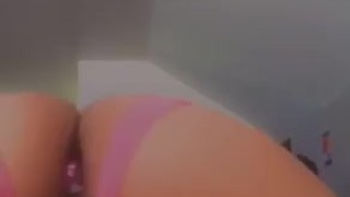 Teen Twerking & spreading ass 