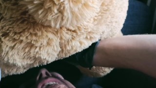 Cleaning man starts playing with his nipples and cock, jerks off and cums