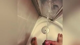 I love pee in the shower, can see the feet ( volume up )
