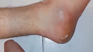 Master With Hairy Ass Cum On His Feet