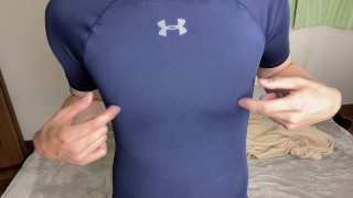 【乳首動画】ジム帰りの大学生がスポーツウェアの上から乳首をいじめる！