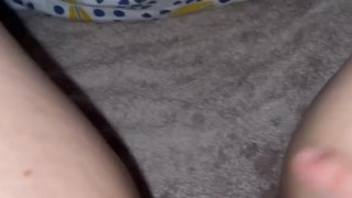 Gros Squirting ORGASM d'une petite salope