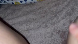 Gros Squirting ORGASM d'une petite salope