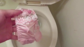 Peeing to pink panties!
