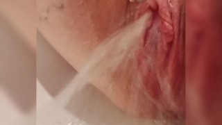 MILF water masturbation 