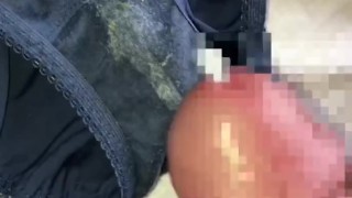 彼女の汚れたクロッチに濃厚な精子をぶっかけおなにー