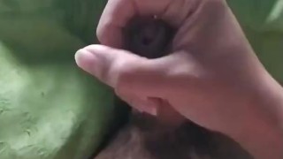 Hombre LATINO se hace la paja con mucho semen