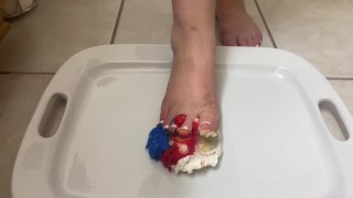 Meg D. Ryder crushes patriotic cupcake!