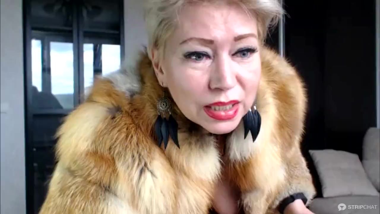 Venus In Furs Or Hot Milf Whore Aimeeparadise In A Fur Coat On A Naked Body And With A Cigarette 