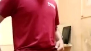SE MASTURBA EN EL TRABAJO