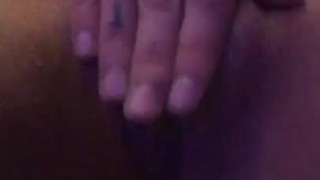 Gimiendo y masturbándome hasta acabar 