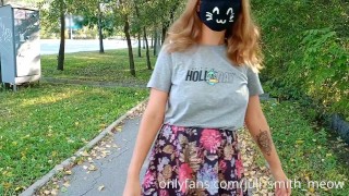 Risky upskirt no panties near to busy road