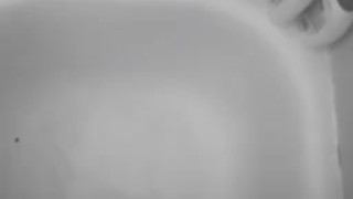 PrettieBoiLuv washes cock and gets off