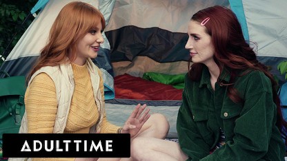 成人时间 - 与 Lacy Lennon 和 Aria Carson 一起进行女同性恋露营旅行 Tribbing