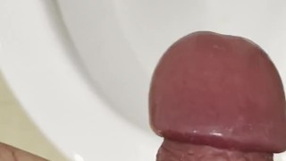 【即イキ】ムラムラして我慢できずトイレで大量発射