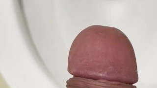 【即イキ】ムラムラして我慢できずトイレで大量発射