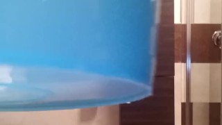 Alpha man pissing, sputi, sega, piscio