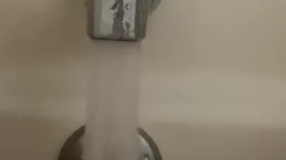 Quick orgasm in the tub before hubby gets home 