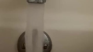 Quick orgasm in the tub before hubby gets home 
