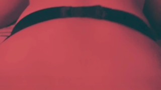 Joven caliente graba tik tok cachondo para su novio, le gusta que le den de perrito 