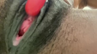 Sexy nipples watch her squirt 