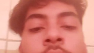 Me masturbo mientras me ducho