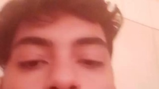 Me masturbo mientras me ducho